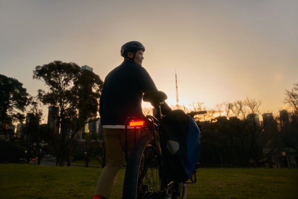 Knog Blinder Link 100 Lümen Şarjlı Bagaj Arkası Montajlı Arka Lamba