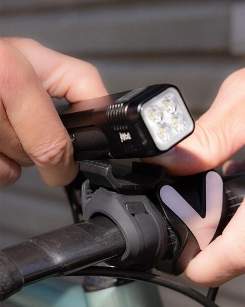 Knog Blinder 1000 Lümen Şarjlı Ön Lamba