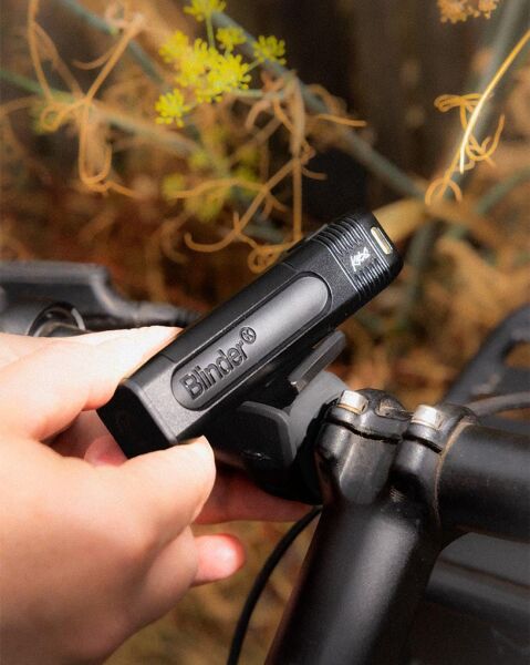 Knog Blinder 700 Lümen Şarjlı Ön Lamba