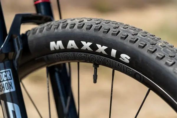 Maxxis 29x2.35 Rekon Race EXO Tubeless Katlanır Dış Lastik Siyah ETB00138400 Beyaz Logo