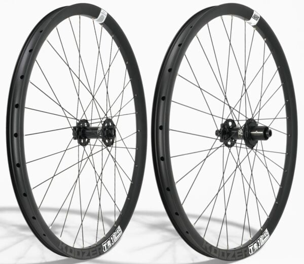 Koozer 27.5'' TR30 Pro+650 15x110,12x148 6 Vida Disk HG Jant Seti