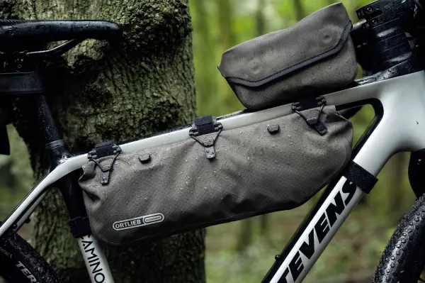 Ortlieb F9949 Frame-Pack RC Kadro Üst Boru Çantası 4L Koyu Kum